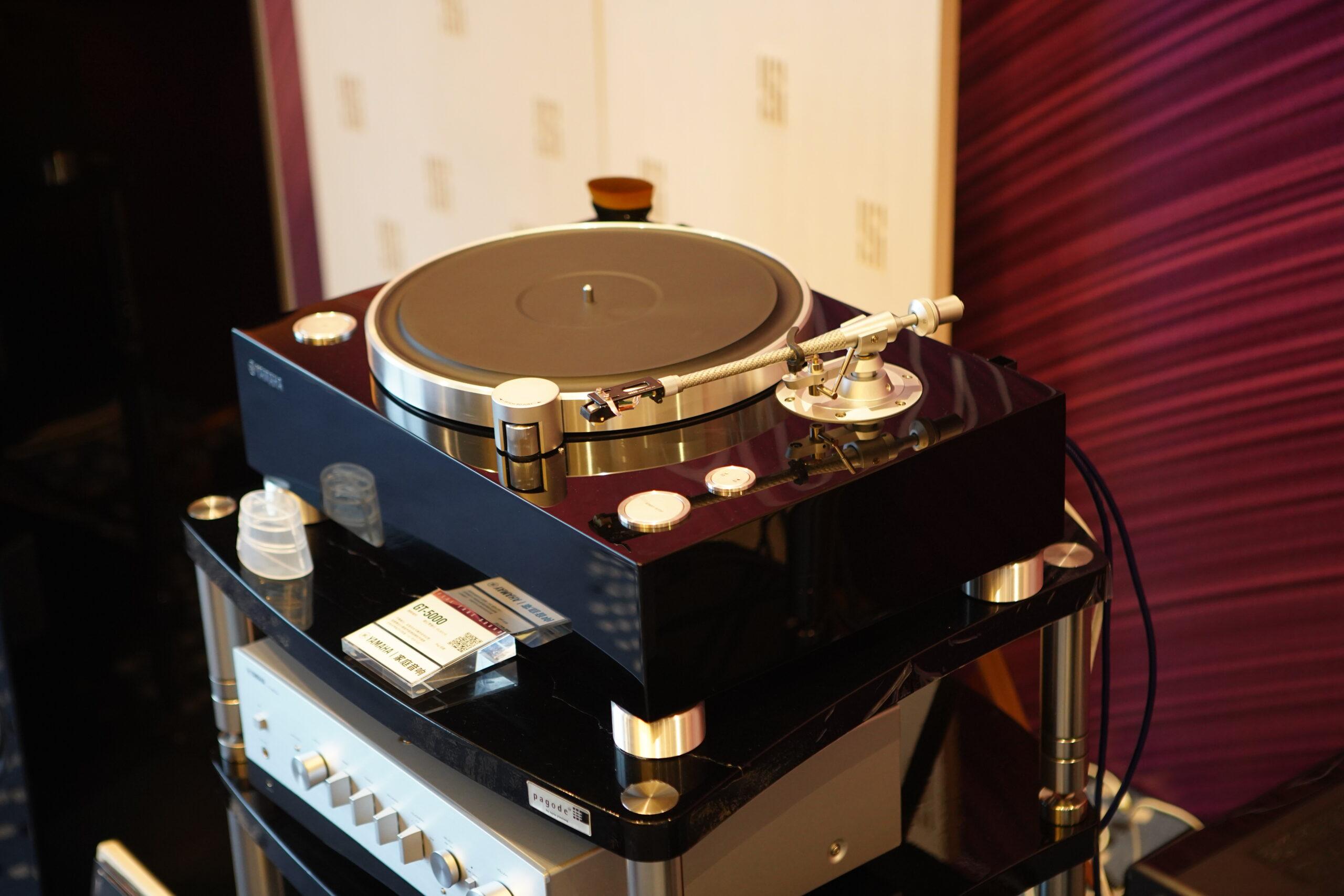 旗舰黑胶唱机gt-5000搭配最新推出r-n2000a流媒体高保真功放作演示