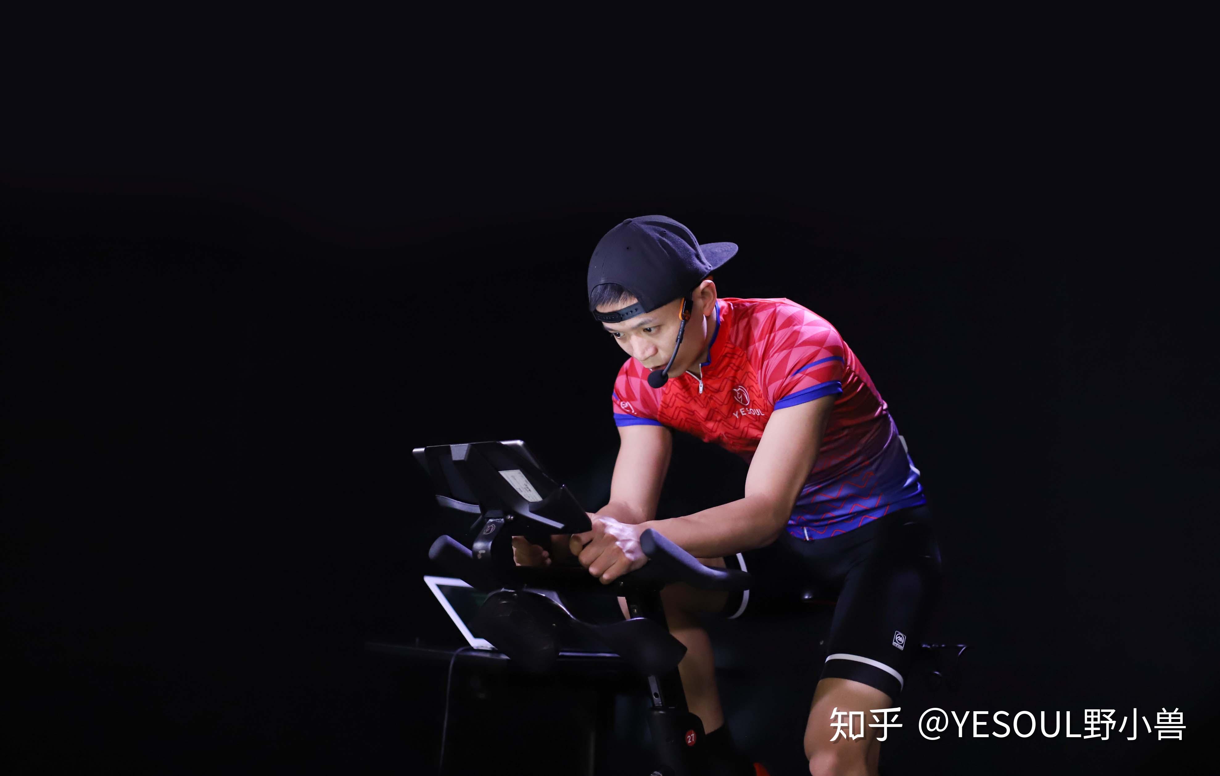 要专业我们在动感单车课程选择时要尽量选专业的,而不是看哪个教练嗨