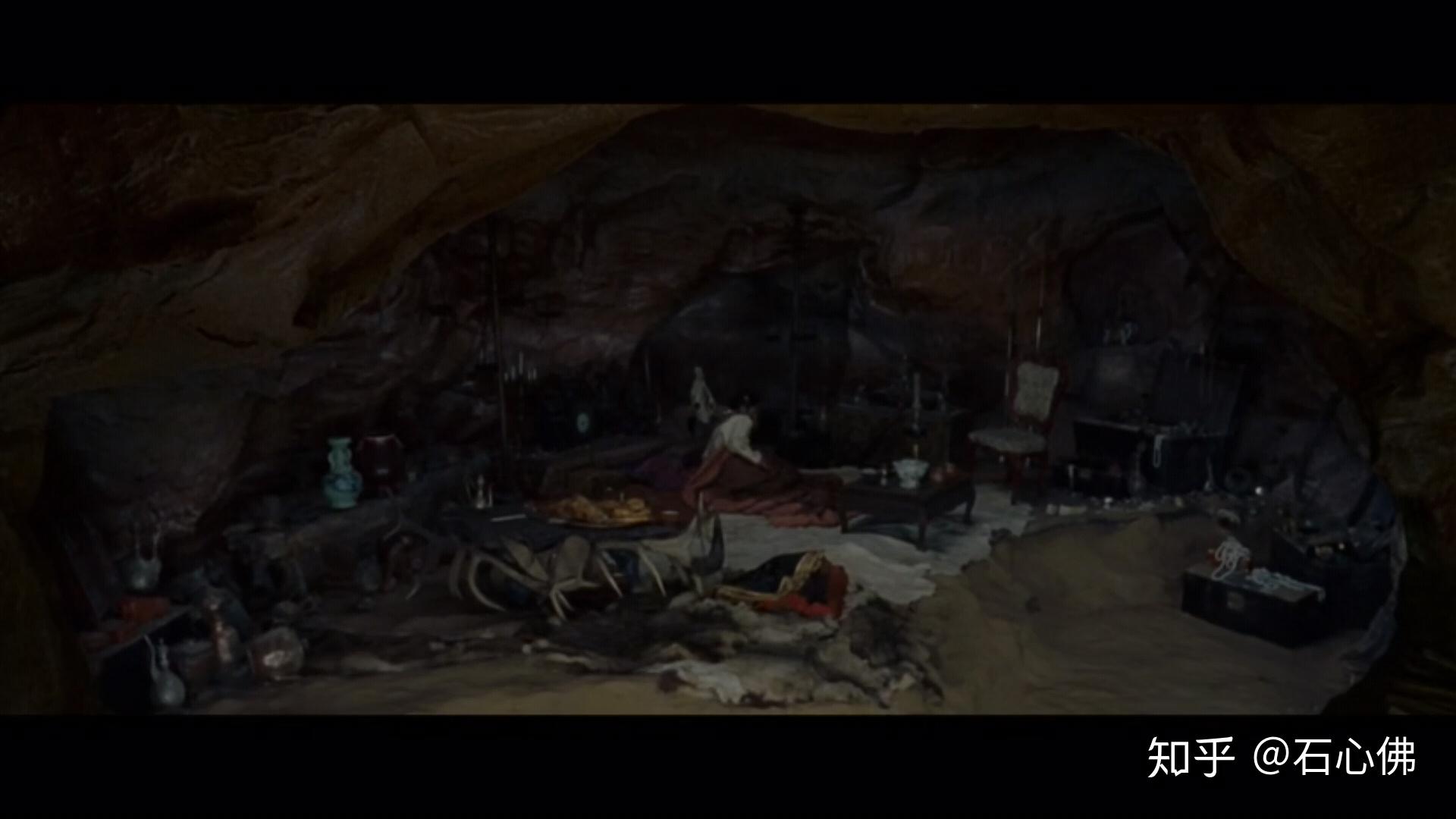 同样的是山洞里,人物换成玉娇龙和罗小虎.