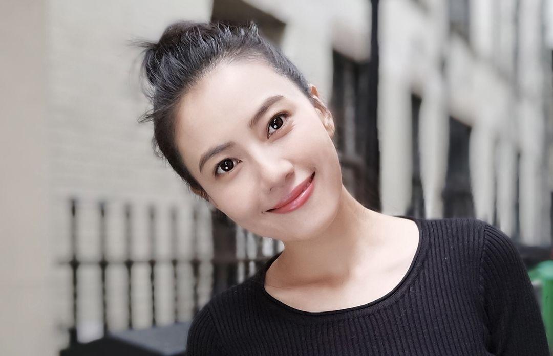 不能太大,但是要饱满或者像高圆圆这种桃花眼,眼睛大而长,眼尾细而略