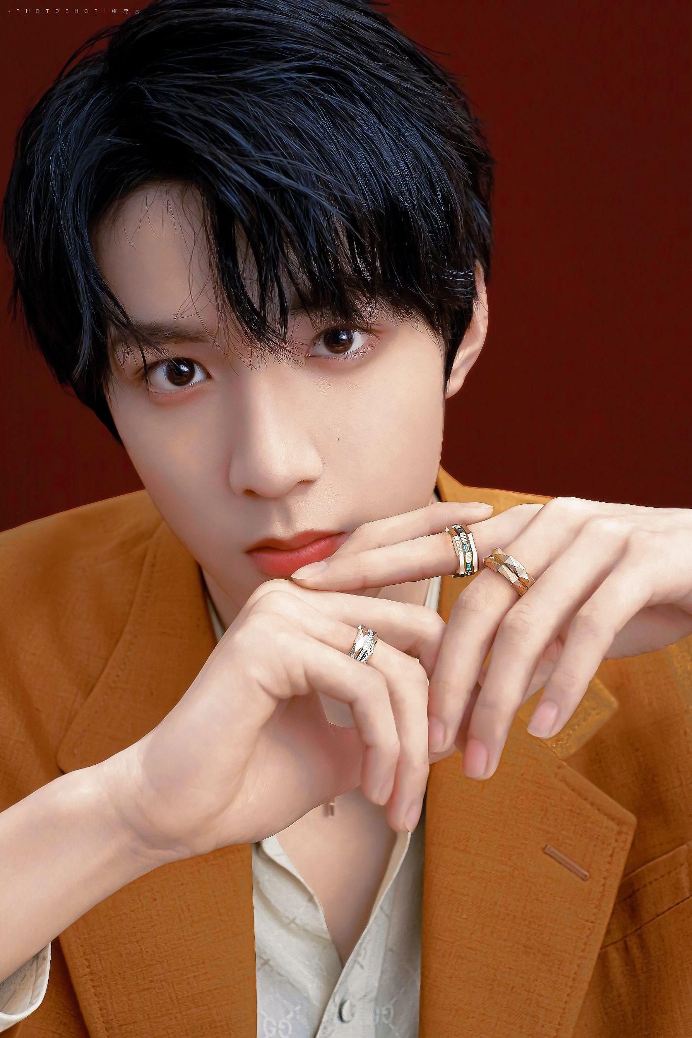 有没有人给我强烈安利一下tnt刘耀文啊啊啊啊希望越详细越好求放图越