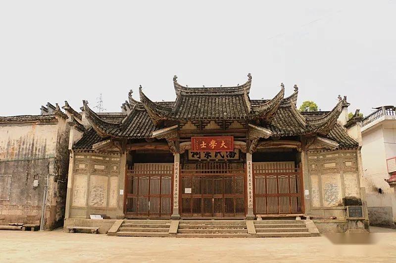 徽州歙县大阜潘氏宗祠据志载:潘世恩故居在临顿路钮家巷3号.