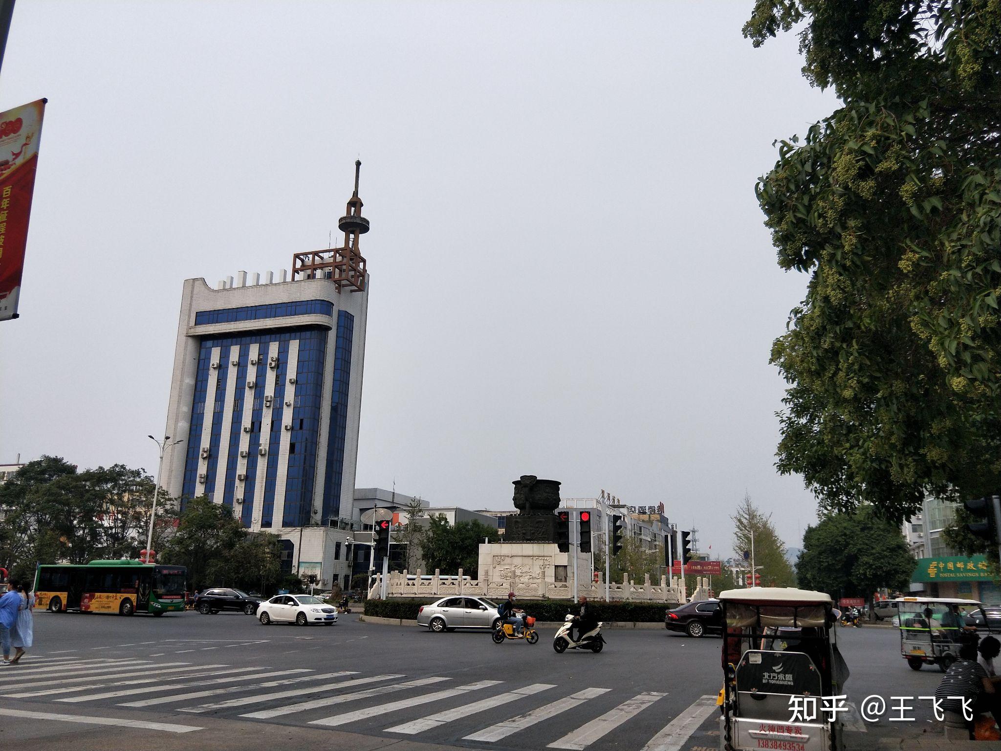 偃师区的街头走一走