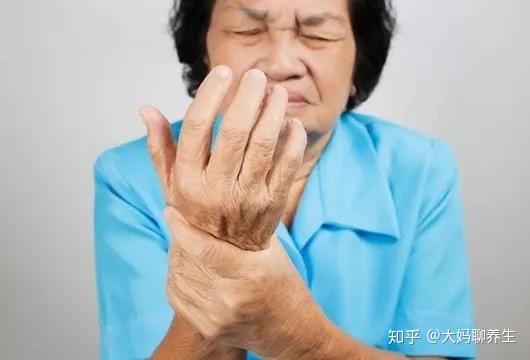 手麻是大病的前兆 经常手麻的人需警惕这10种疾病 知乎