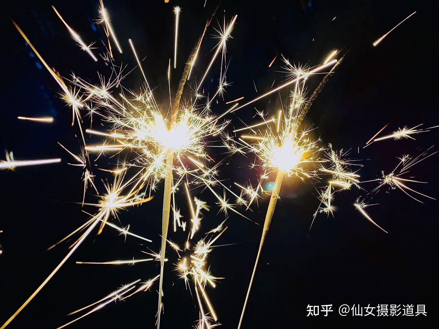 仙女棒|||晚上的仙女棒果然如此好看,拍出来的调调也是很稀饭。家门口就可以拍的哟!😇😇😇 - 知乎