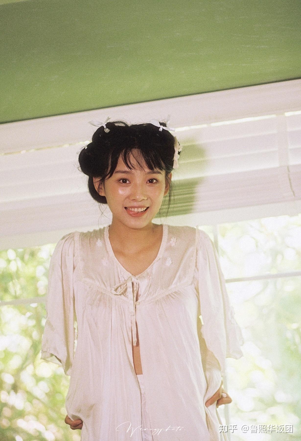 鲁照华造型百变气质迷人灵动可爱不失美丽