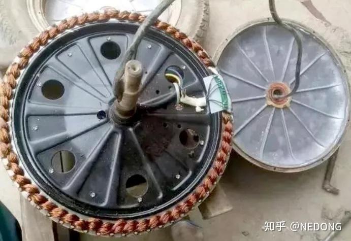 可能会导致电动车电机进水而生锈,从而引起电机磁钢退磁,使得电动车