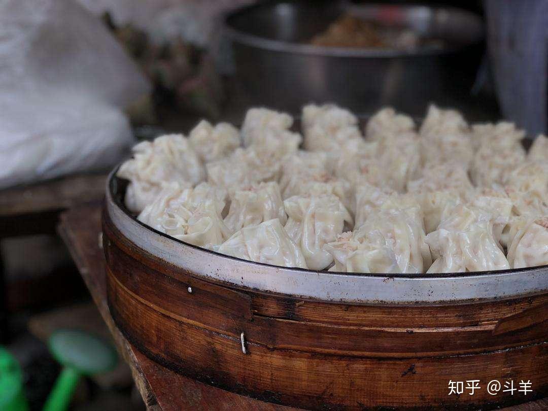 新場這個昂刺魚菜飯的烹飪方法就和其他的不太一樣,洗淨,醃製入味的昂