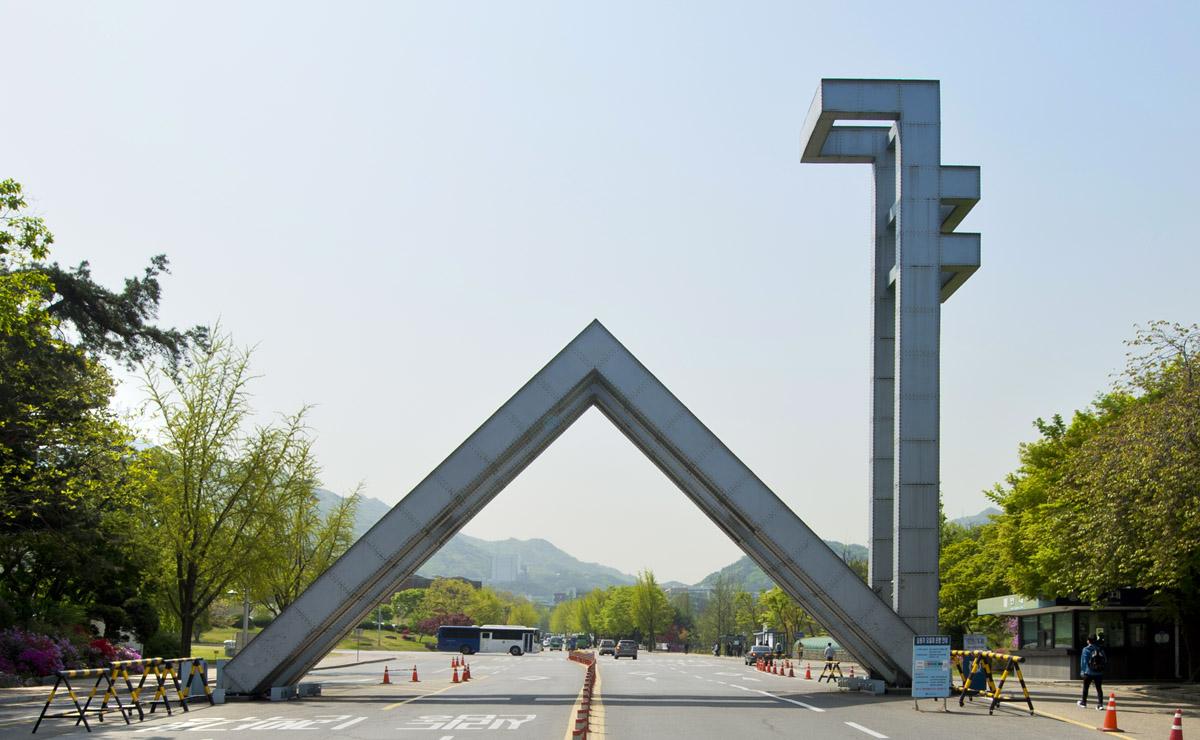 首尔国立大学每年在各种排名榜上都稳居韩国大学第一位