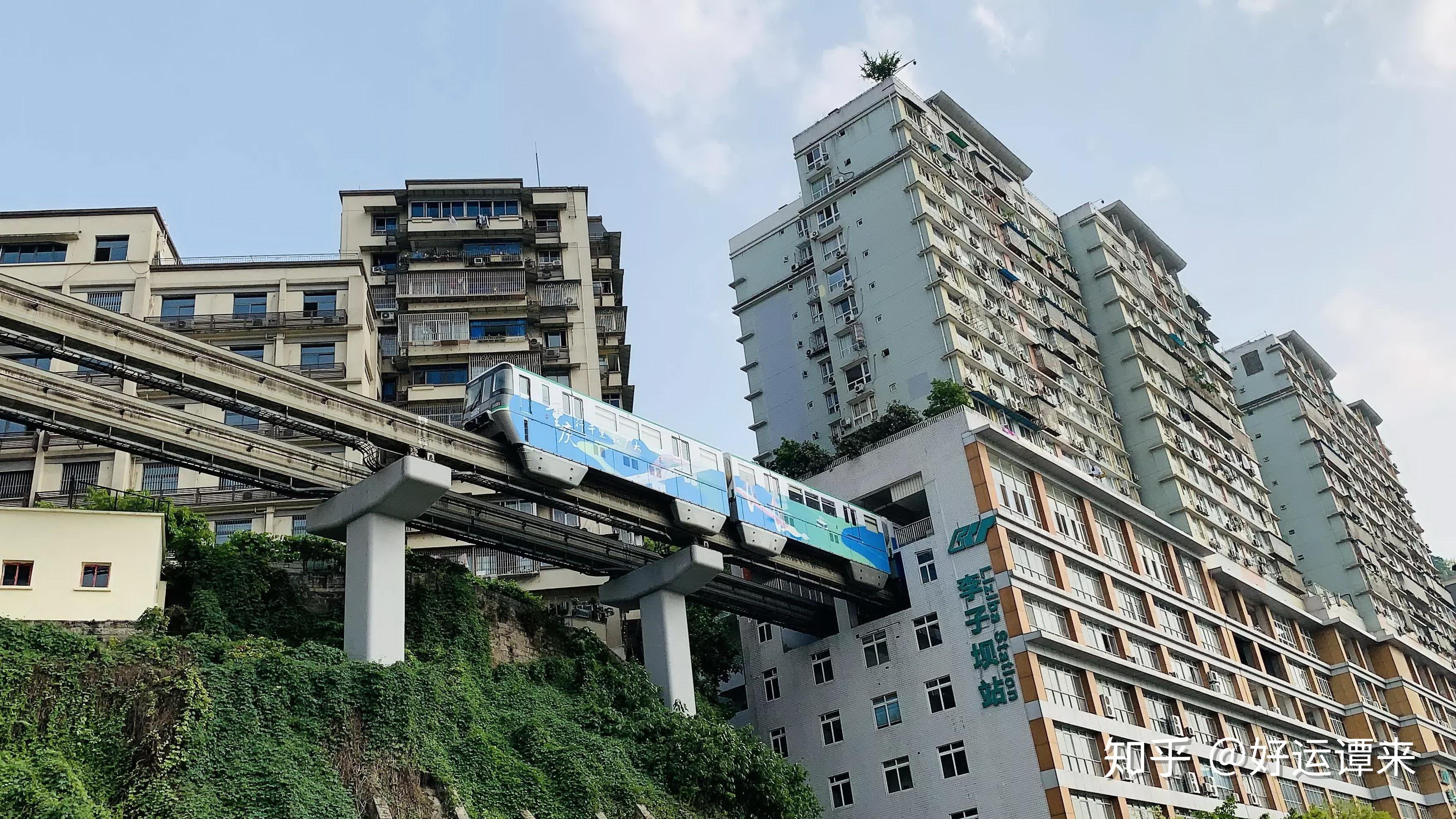 各种4d魔幻场景,你的一楼却可能是别人的十楼,轻轨穿墙而过都是小意思