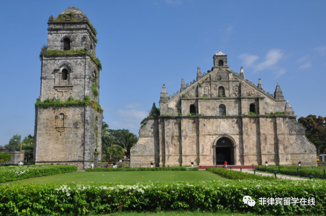 抱威教堂是形状有如金字塔的三角建筑,是菲律宾世界遗产中一座典型的