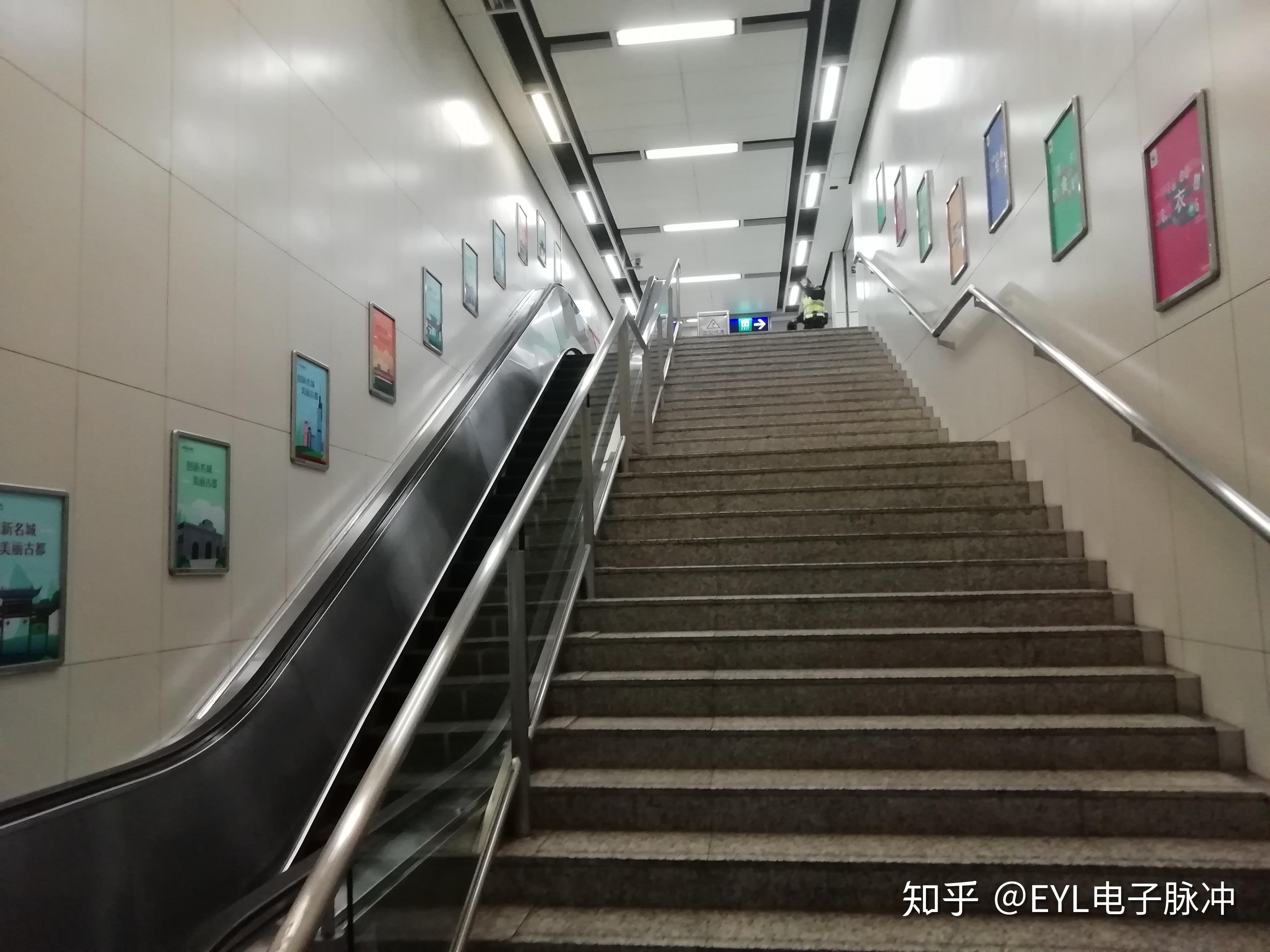 南京地铁电梯图片
