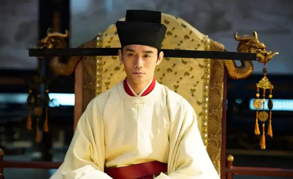 尝与岐,嘉二王读书东宫,侍讲王陶讲谕经史,辄相率拜之,由是中外翕然称