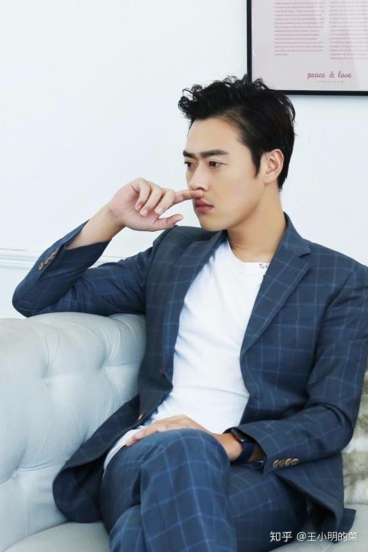 从龙套演员到参演重头戏,《亮剑》里耿直,憨厚,铮铮铁骨,勇冠三军的魏