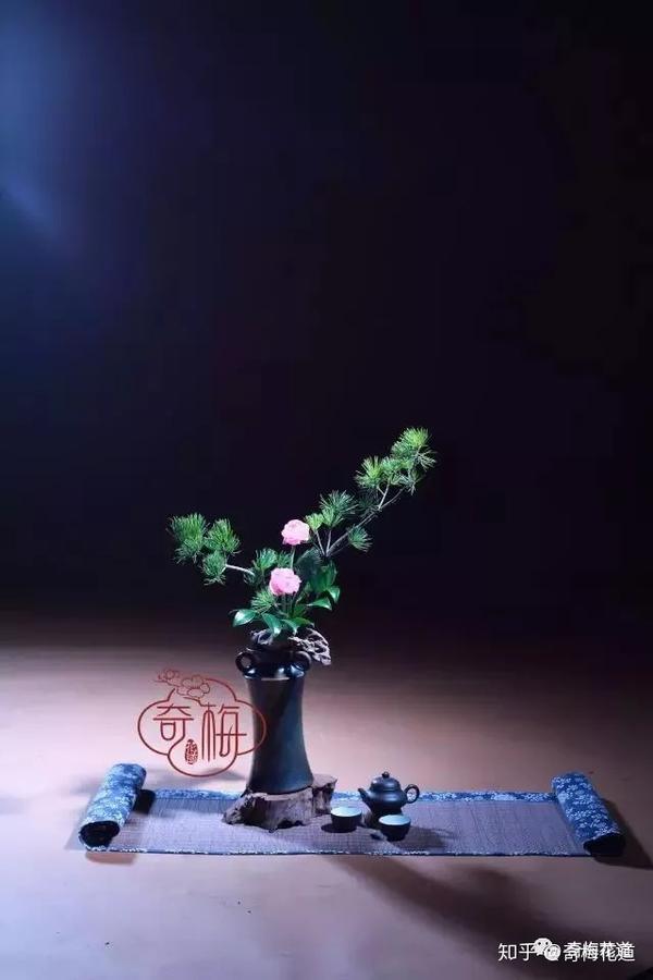 寻一个空瓶一枝花几枝树条信手侍弄造一个禅花画境