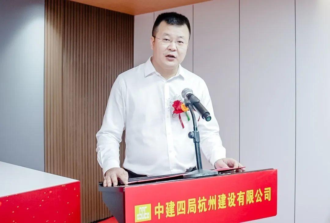 刘青青作表态发言,他表示,杭州建设有限公司是一个全新的生命,未来的
