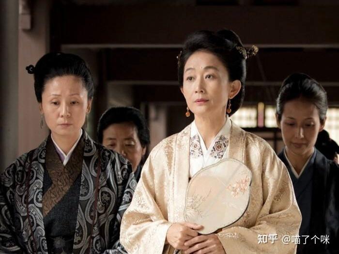 翻样儿今日你不单穿成这样,还松了发髻,溜着头发,学那些勾栏式样,想是