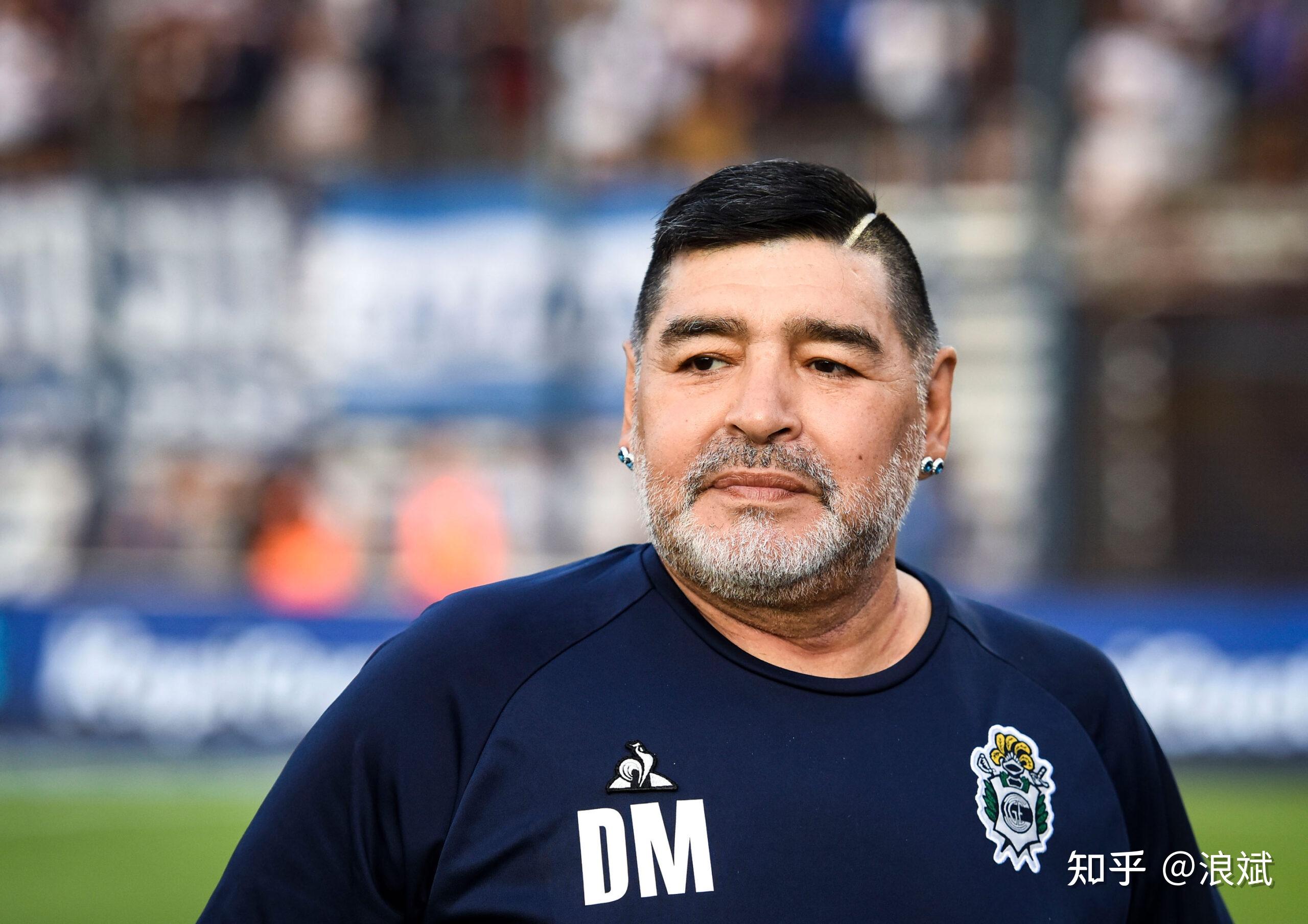 五,迭戈·马拉多纳要形容马拉多纳在足球领域的成就,"球王"两字想必