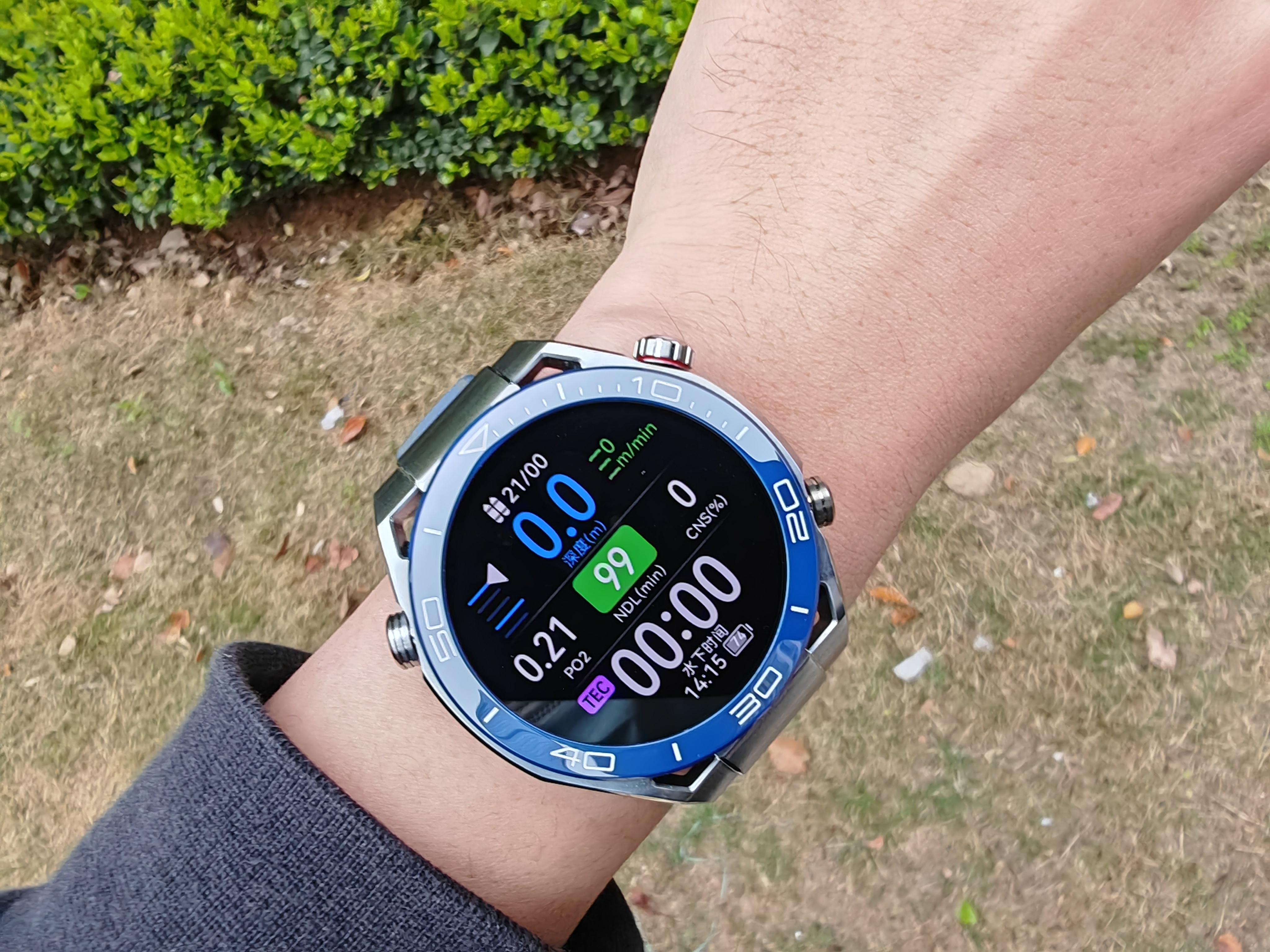 的外观偏商务,但作为华为手表的集大成者,支持以往所有华为手表的运动