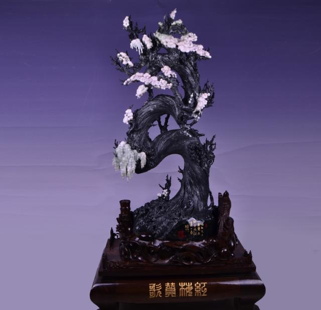 玉雕大师李彦明独玉枝干曲韧老辣迷人梅花香艳世界