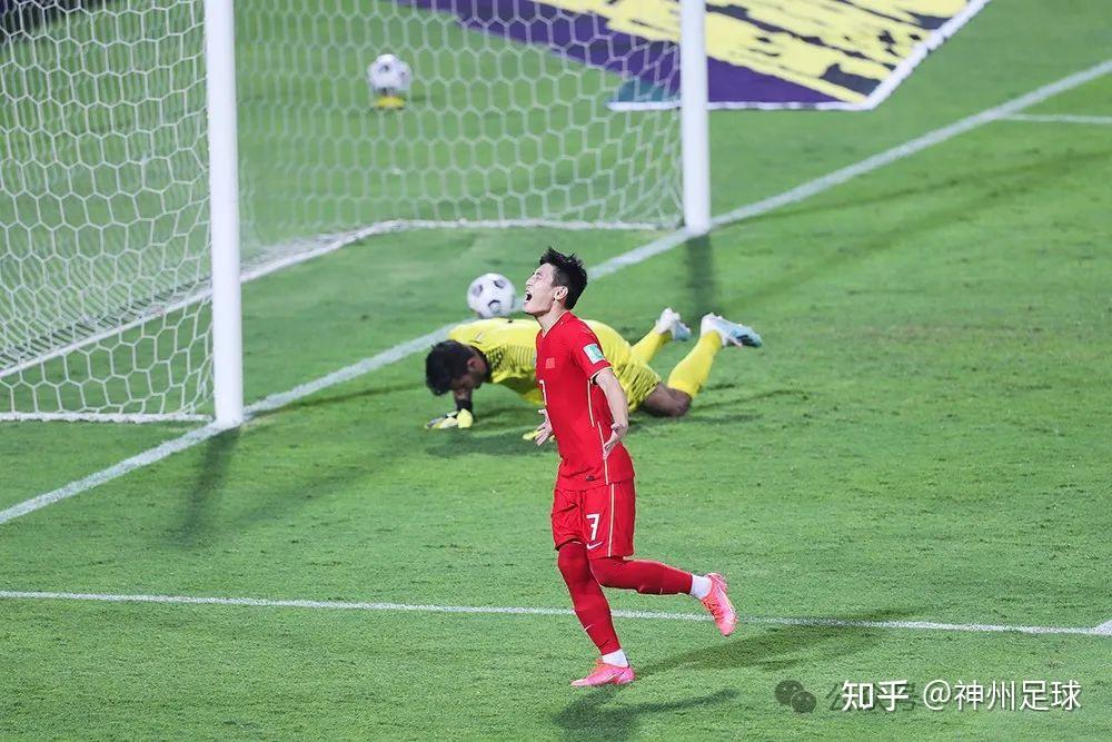 支持武磊:背负期望与争议的国足英雄!