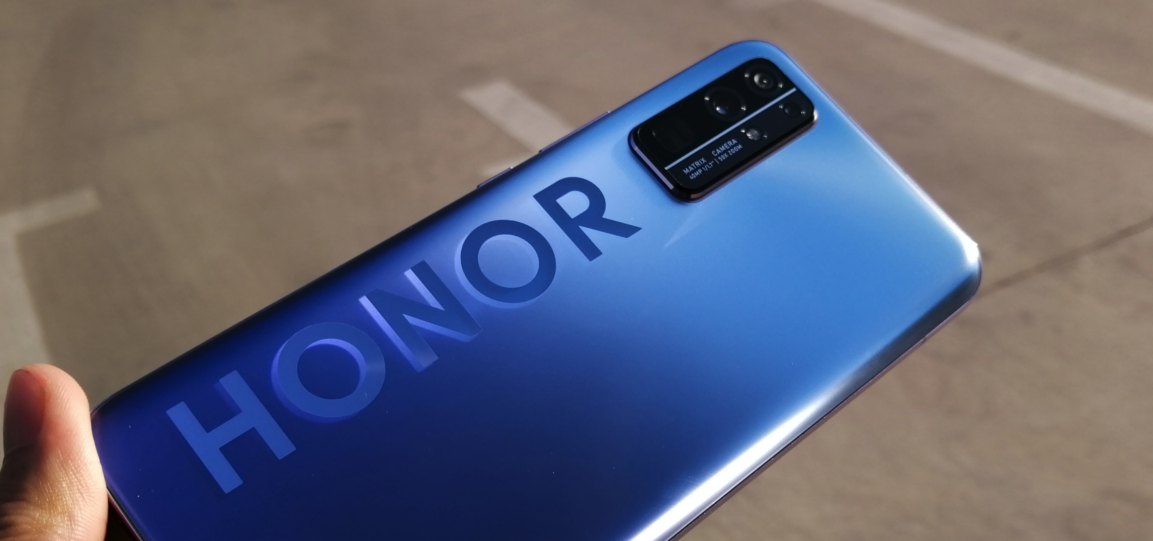 哈哈哈荣耀30跌至2420啦