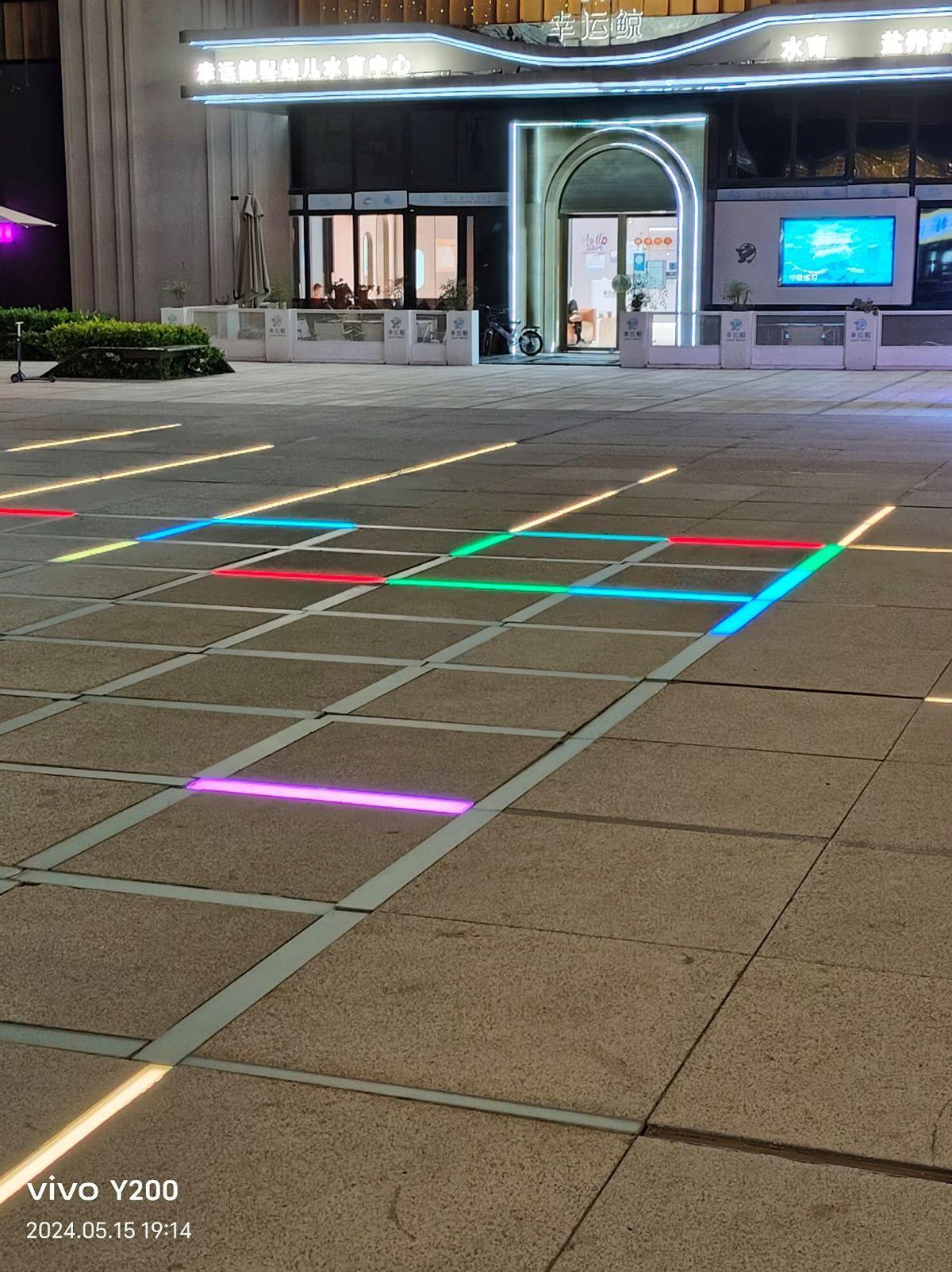 可以看到画面中的暗场部分细节保留较为完整,没有出现明显的噪点.