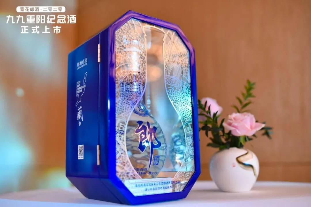 青花郎水晶玻璃瓶图片