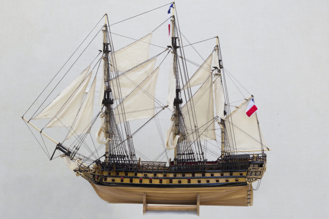 其实当时在欧洲,论吨位和火力,法国和西班牙海军的战舰要强于英国的