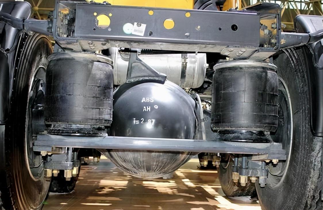 常见的半挂车悬挂主要分几种空气悬架为什么越来越盛行