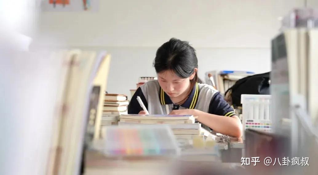 「数学天才少女」姜萍一夜封神，谁是背后推手？ - 知乎