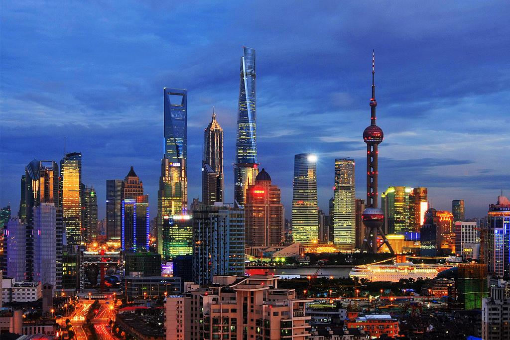 去过香港和上海的人说一下哪个地方更繁华? -
