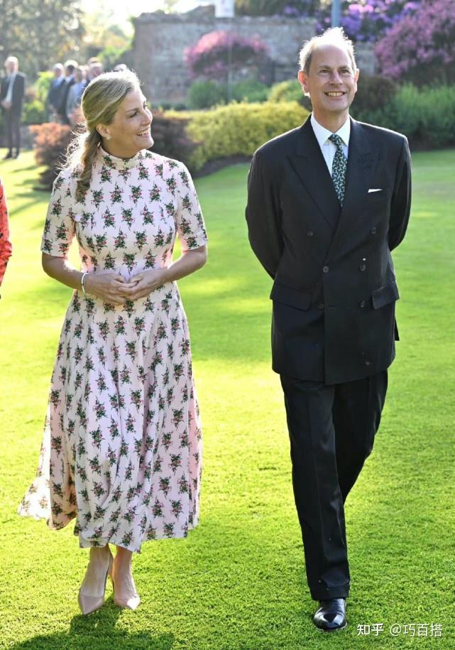 优雅女人怎样过夏天看看爱德华王子之妻索菲就明白了是真的美