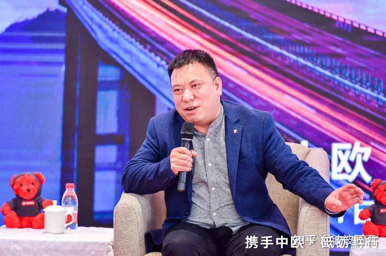 2010年,胡波调动至茅台集团习酒有限公司,先后任董事,副总经理,总经理