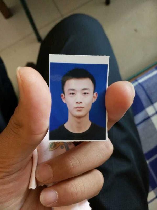 再在你的糊上你所有的缺点……直到我看见我男生的证件照 编辑于 15