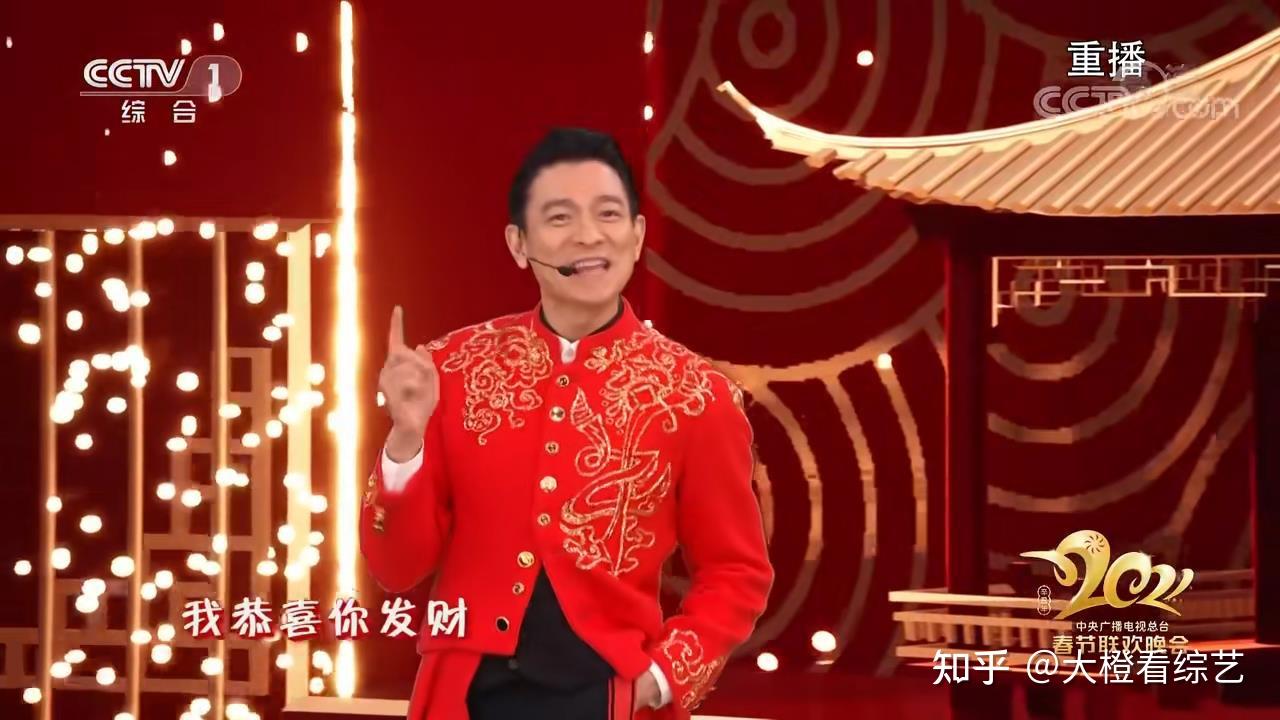 2004年的春晚,刘德华就跟机器人一起唱歌.