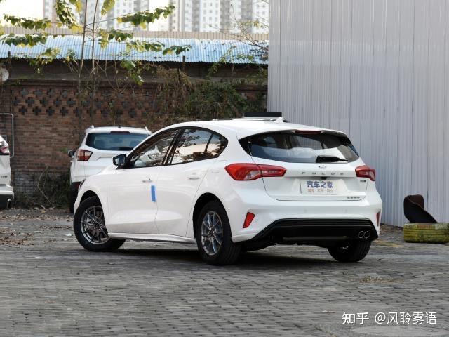 女生两厢车求推荐好看的预算20万看中别克英朗xt的车屁股可惜停产了