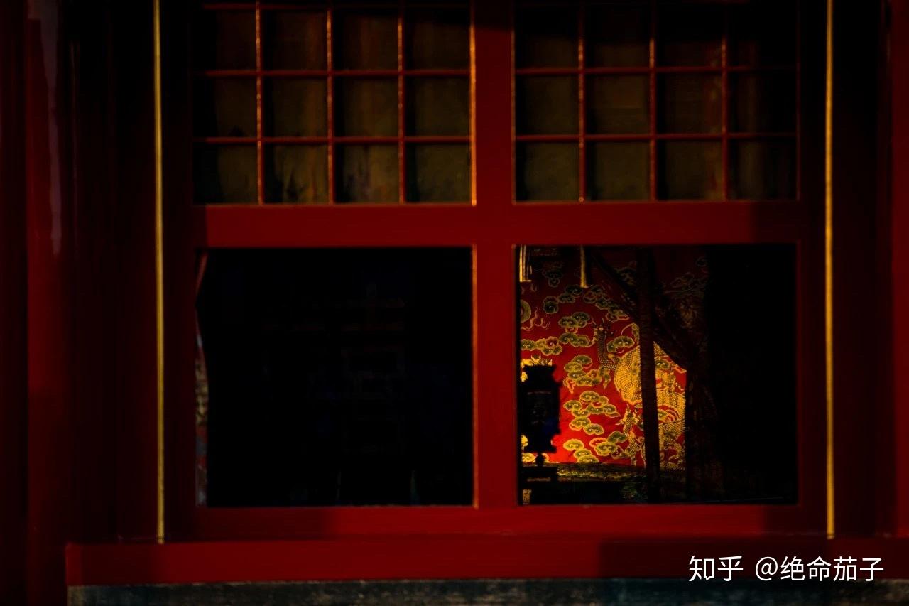 独坐寒室,呵气成云烟.