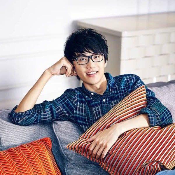 相册里有没有关于的许嵩照片? - 知乎