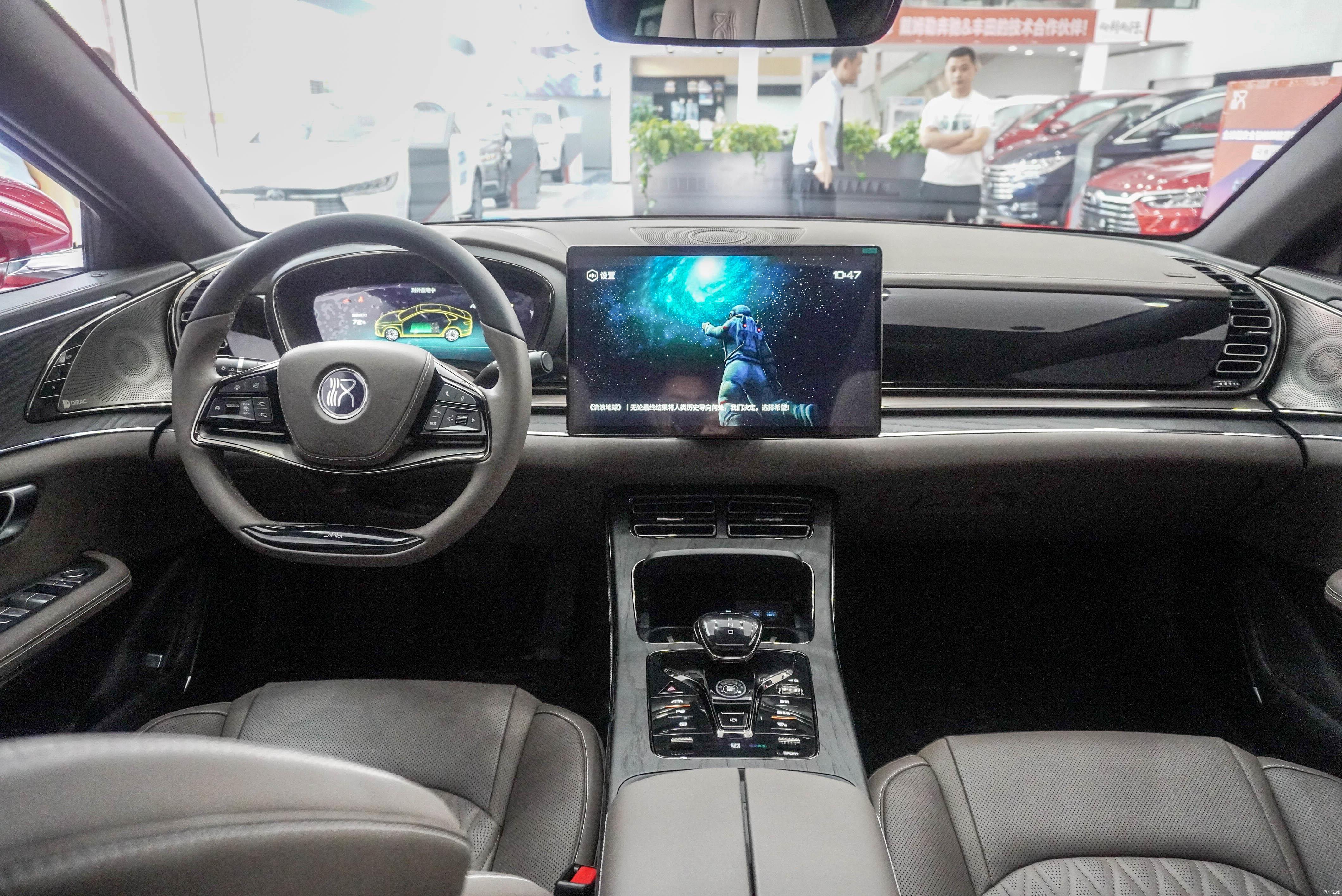 新车快评静态体验比亚迪汉ev