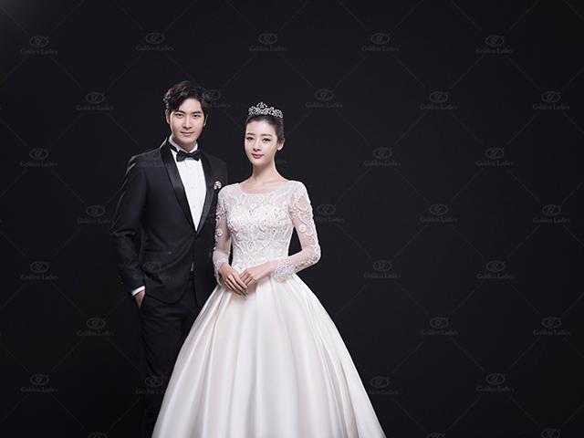 涂磊时隔三十年的婚纱照是为了圆满爱情中的仪式感