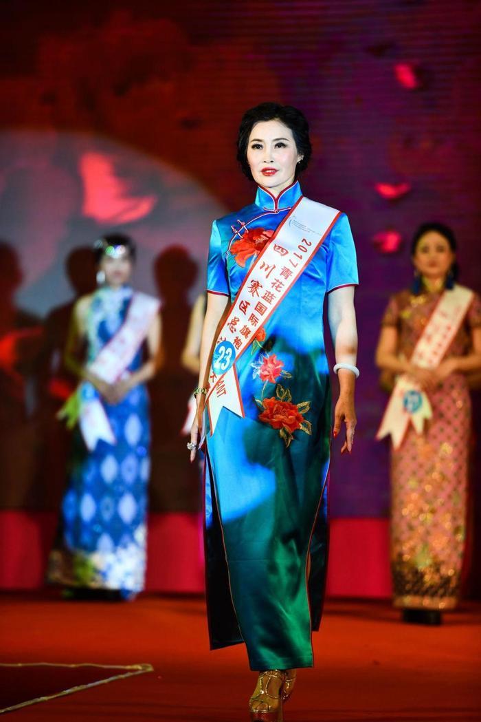 名媛组季军:孟庆英 女士获得本次大赛个人赛尊贵组冠军:钱惠女士亚军