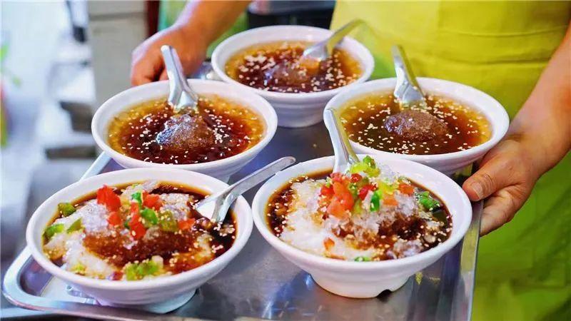冰稀饭必须有姓名,作为玉溪民间小吃,冰稀饭是夏季云南人喜食的佳品