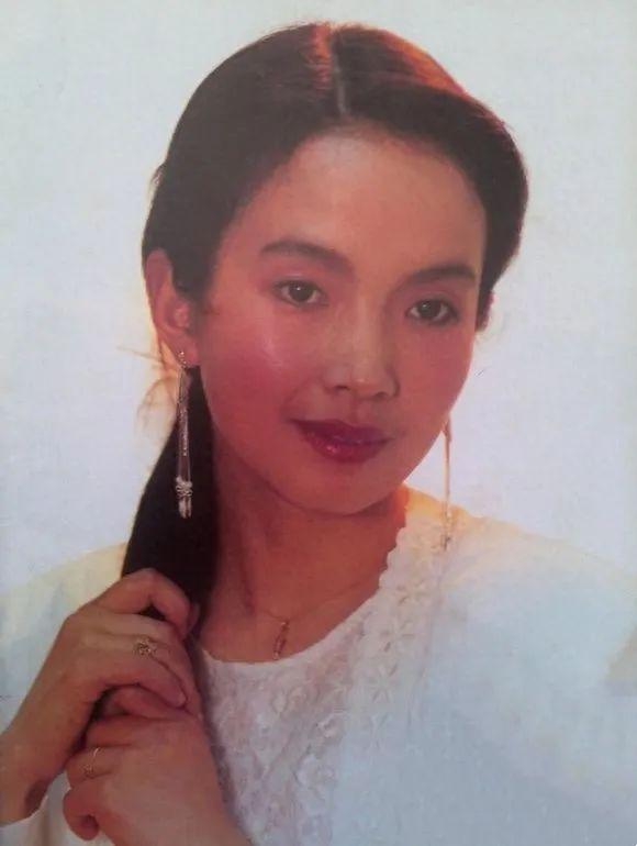 吕丽萍年轻时的图片图片