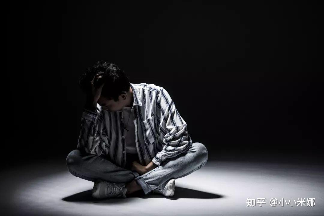 李玟抑鬱症輕生去世抑鬱症患者有哪些表現呢