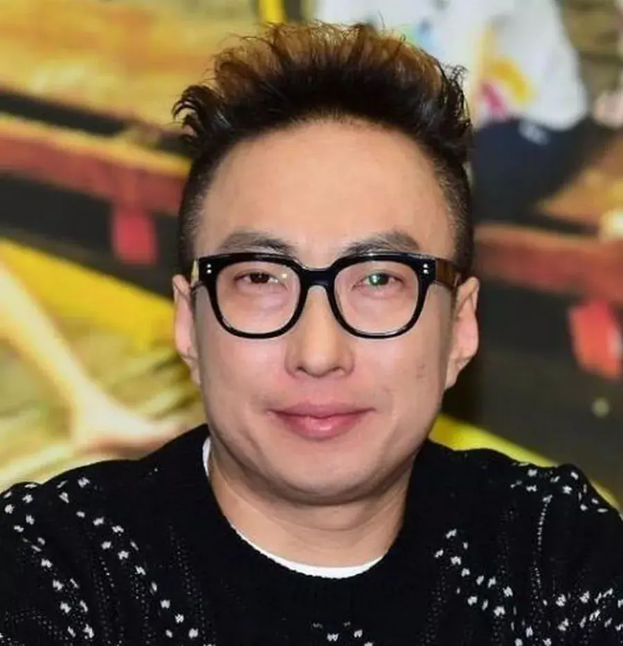 二是节目副主持人朴明秀,在节目里他被称为"老恶魔",他爱教训人,爱揭