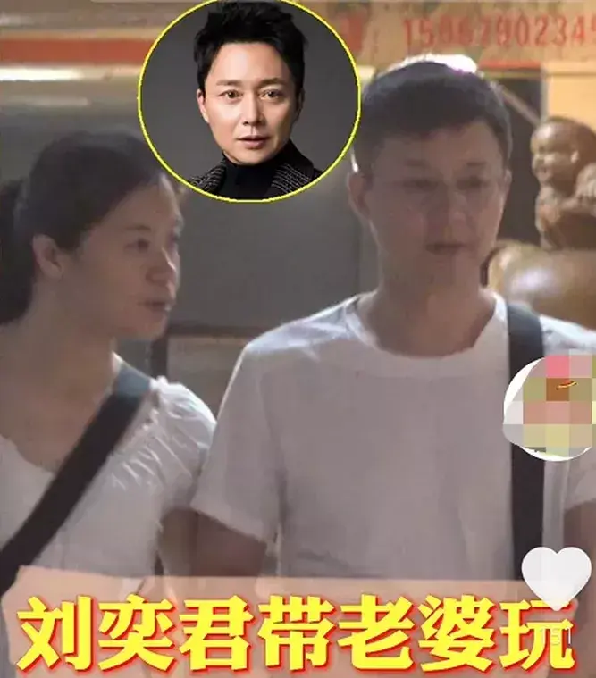 近日,有媒体曝光了刘奕君和老婆一起在古玩市场闲逛,选购木雕