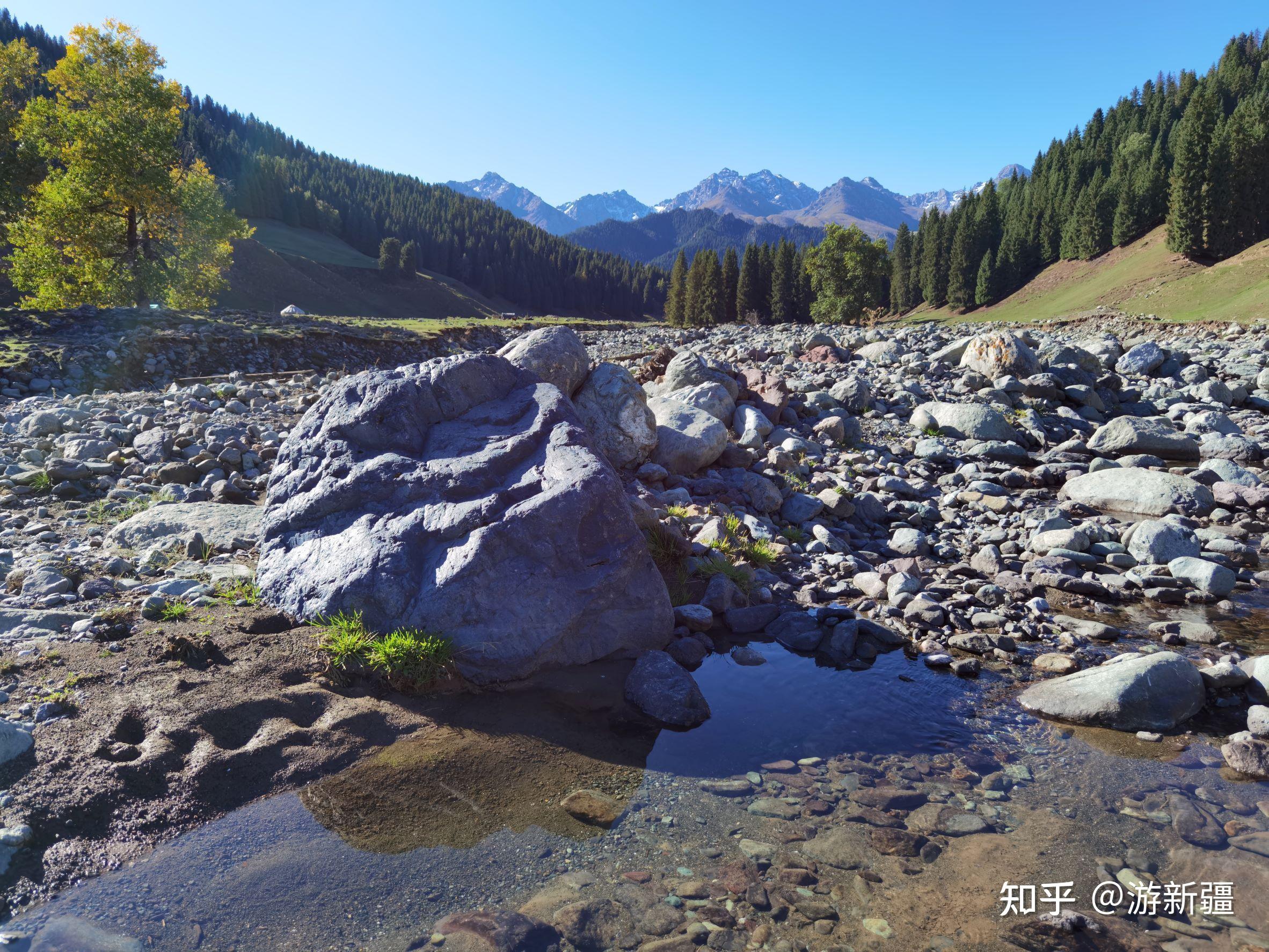 新疆奇台阳洼滩山水林间皆是梦幻