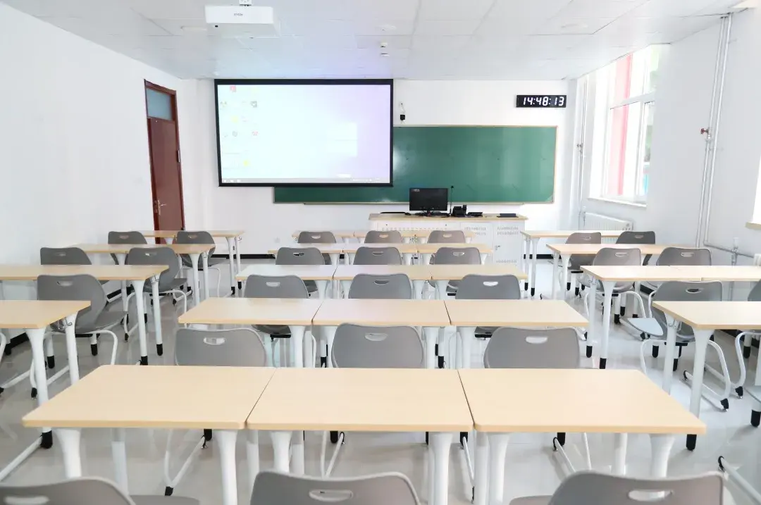 就凭这教室,北京语言大学爱了爱了! - 知乎