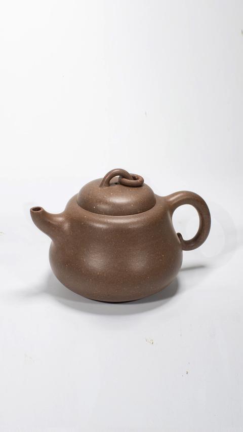 氿岕紫砂擅长练泥,制壶 | 微信: jzisha